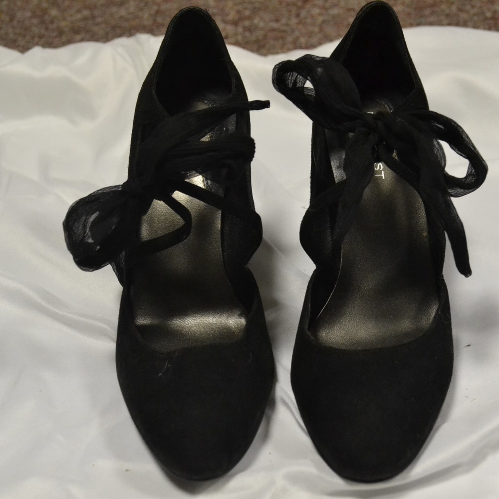 Nine West black suede heels